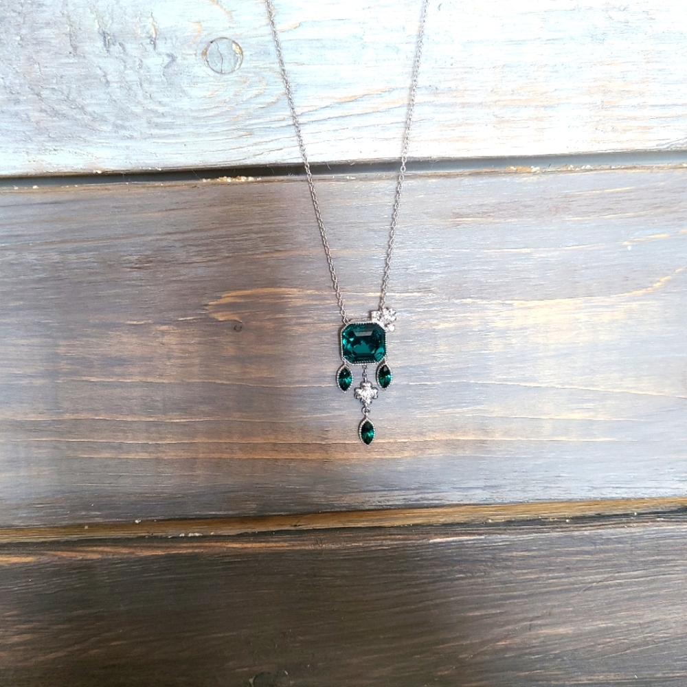 Emerald lucky necklace